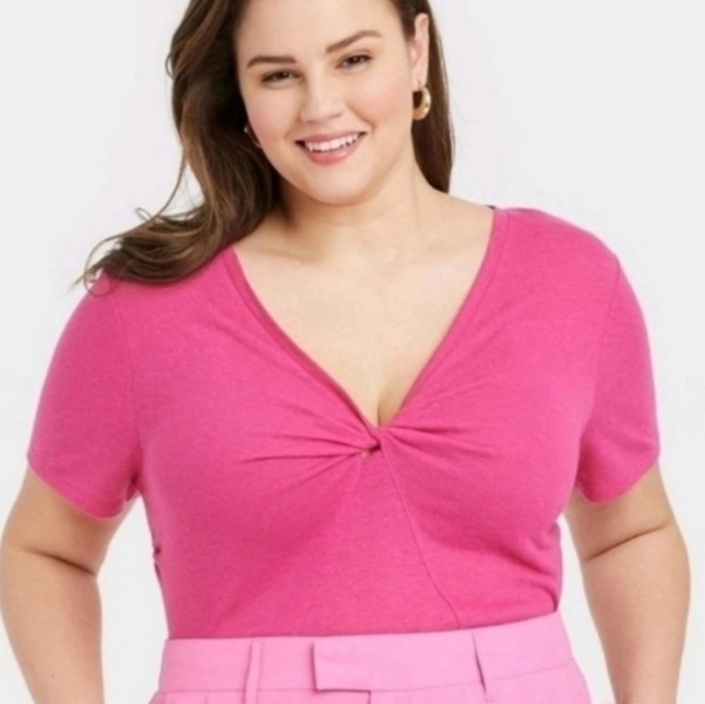 ❤️10/$10 New Women's Pink V-Neck Top